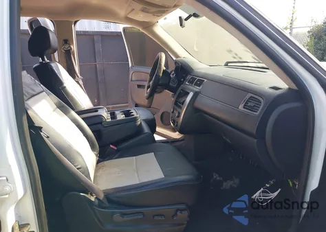 2011 Chevrolet Tahoe Commercial Fleet z USA, uszkodzony, nr VIN 1GNLC2E08BR172212